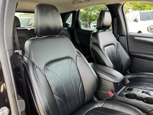 Used 2025 Ford Escape Platinum w/ Premium Technology Package FWD image 18