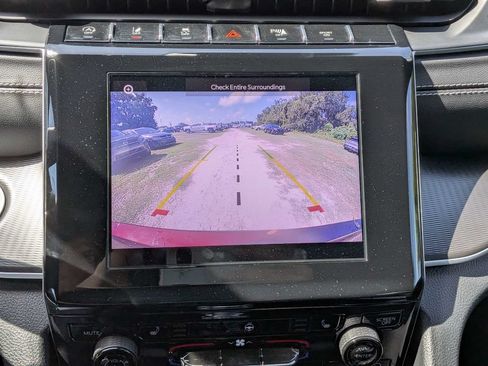 Used 2025 Jeep Grand Cherokee L Altitude RWD image 30