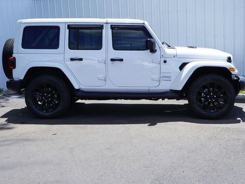 Used 2022 Jeep Wrangler Unlimited Sahara w/ Cold Weather Group AWD/4WD image 2