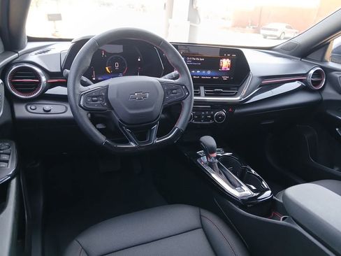 Used 2026 Chevrolet Trax RS w/ Sunroof Package FWD image 22