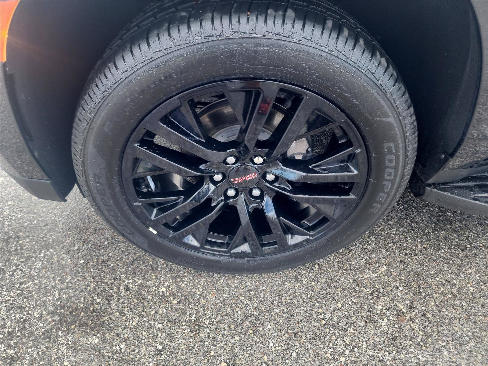 Used 2024 GMC Yukon XL Denali AWD/4WD image 9