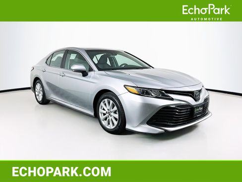 Used 2018 Toyota Camry LE image 1
