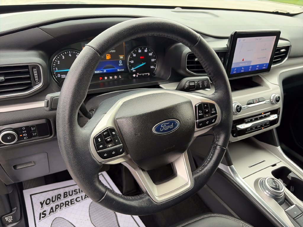 Used 2023 Ford Explorer XLT w/ Equipment Group 202A AWD/4WD image 18