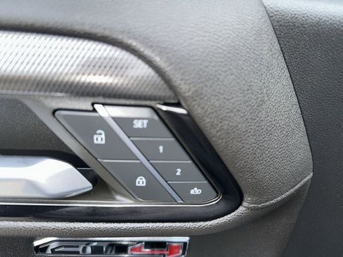 Used 2023 GMC Sierra 1500 AT4 w/ Technology Package image 9