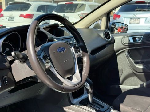 Used 2015 Ford Fiesta SE image 19