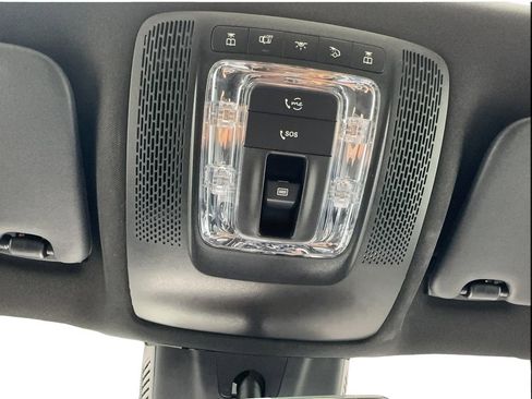 Used 2023 Mercedes-Benz GLB 250 4MATIC w/ Premium Package image 41