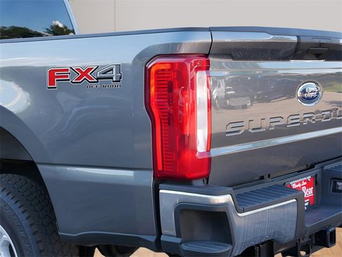 Used 2025 Ford F250 XLT w/ FX4 Off-Road Package image 12