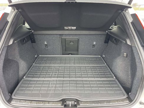 Certified 2023 Volvo XC40 B5 Ultimate w/ Climate Package image 10