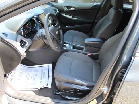 Used 2018 Chevrolet Cruze LT w/ Convenience Package image 15