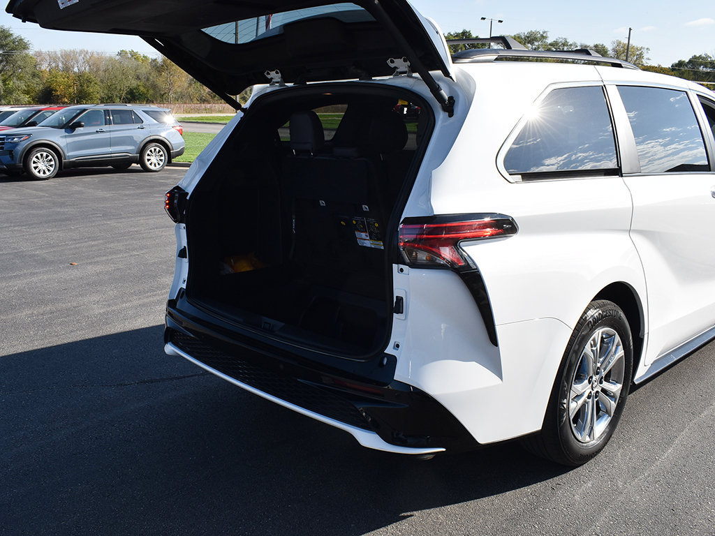 Used 2023 Toyota Sienna XSE w/ XSE Plus Package AWD/4WD image 35
