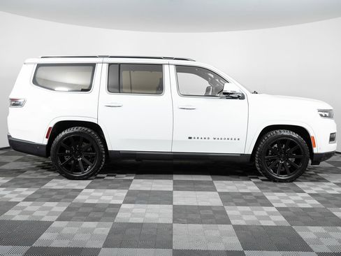 Used 2022 Jeep Grand Wagoneer Series III w/ Rear Seat Video Group 1 image 9