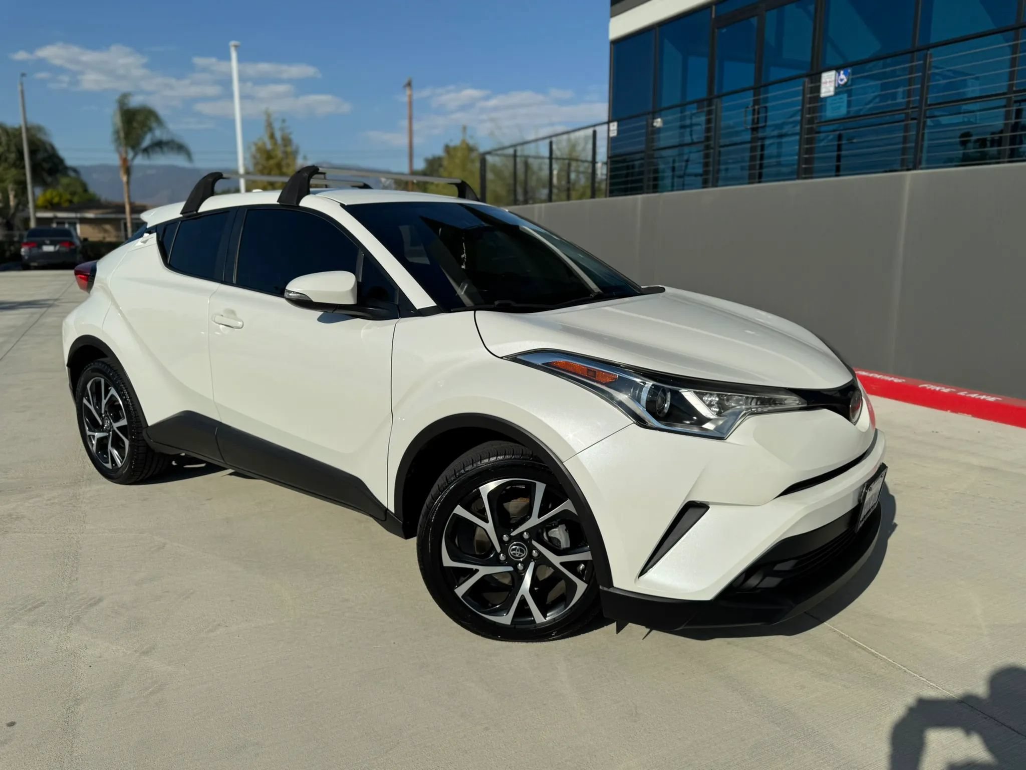 Used 2018 Toyota C-HR XLE FWD image 1