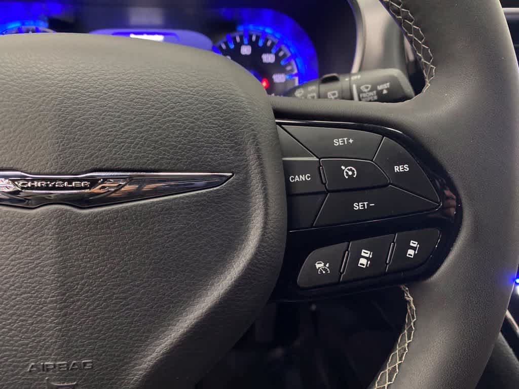 Used 2025 Chrysler Pacifica Limited FWD image 20