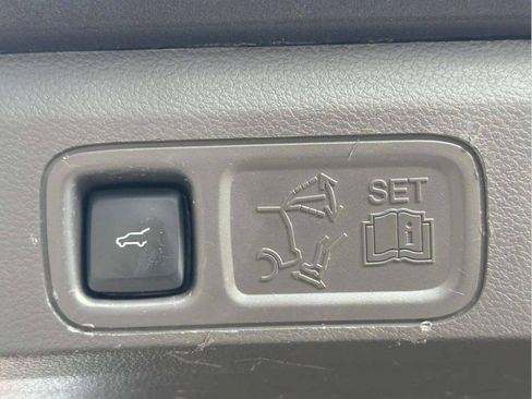 Used 2019 Ford Expedition Max XLT w/ Equipment Group 202A AWD/4WD image 30