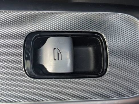 Used 2023 Mercedes-Benz GLC 300 image 28