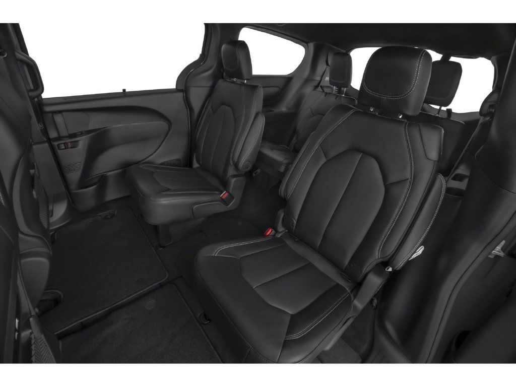 Used 2025 Chrysler Pacifica Select FWD image 8