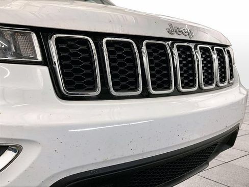 Used 2021 Jeep Grand Cherokee Laredo AWD/4WD image 29