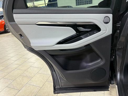 Used 2020 Land Rover Range Rover Evoque R-Dynamic SE image 31