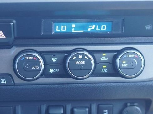 Used 2023 Toyota Tacoma TRD Off-Road image 31