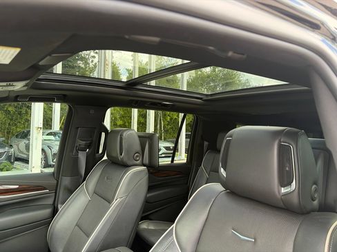 Used 2023 Cadillac Escalade ESV Premium Luxury RWD image 15