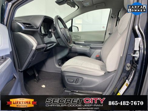 Used 2024 Toyota Sienna LE image 11