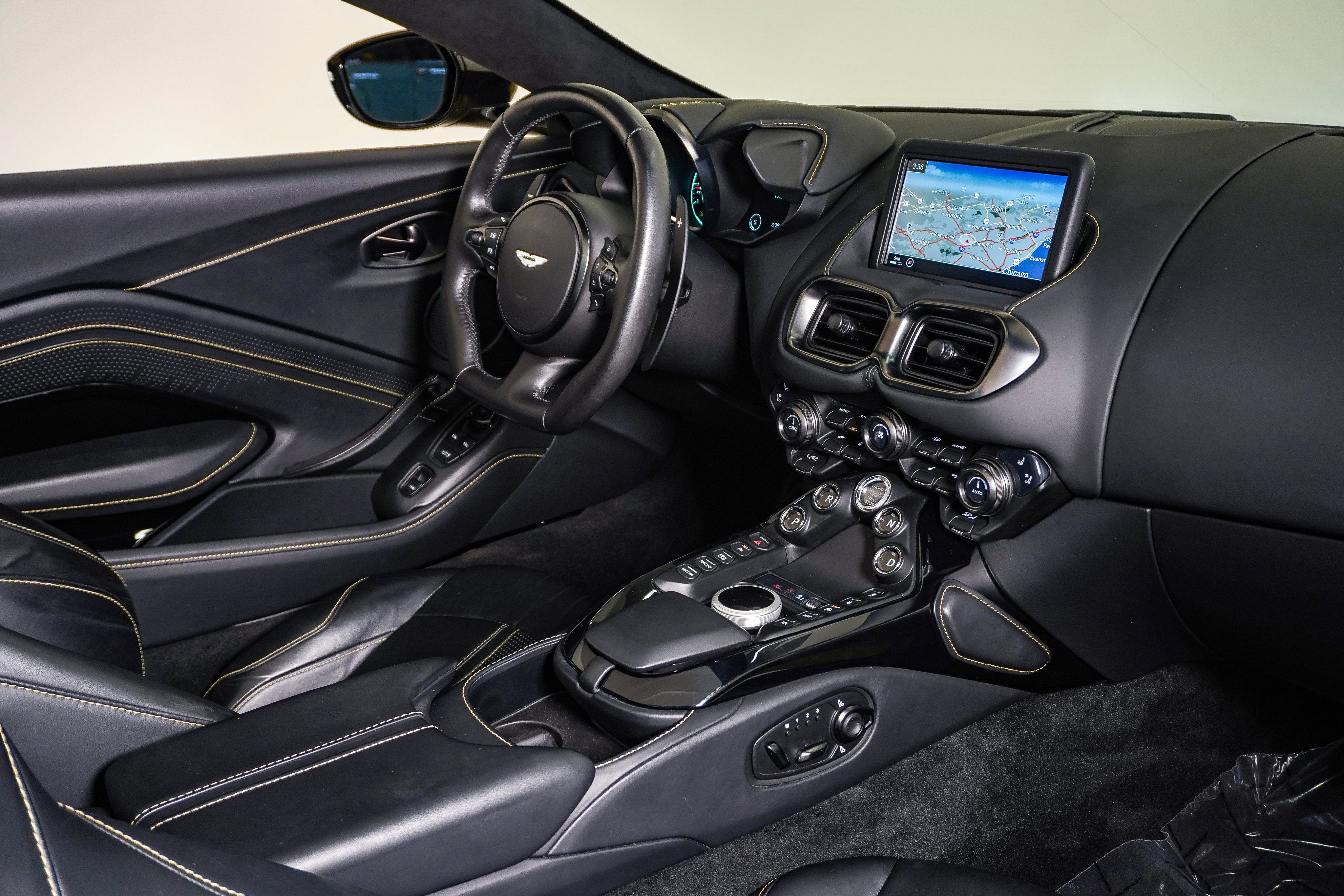 Used 2023 Aston Martin V8 Vantage Roadster RWD image 18
