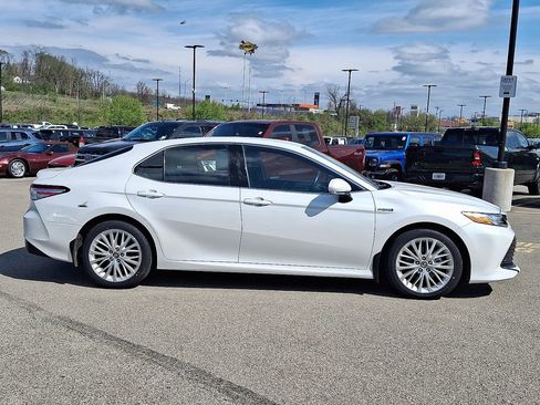 Used 2018 Toyota Camry XLE image 7