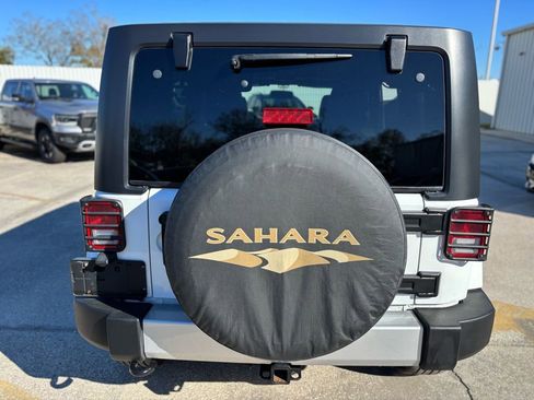 Used 2014 Jeep Wrangler Unlimited Sahara w/ Max Tow Package image 4