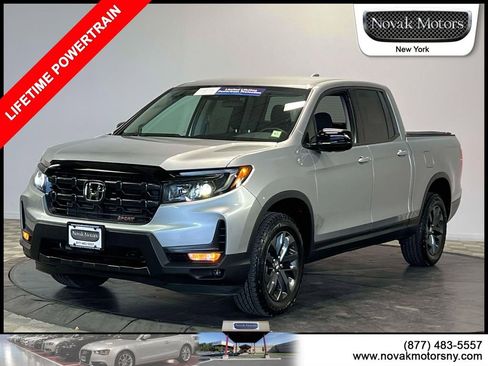 Used 2025 Honda Ridgeline Sport image 4