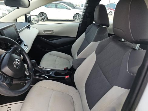 Used 2022 Toyota Corolla LE FWD image 2