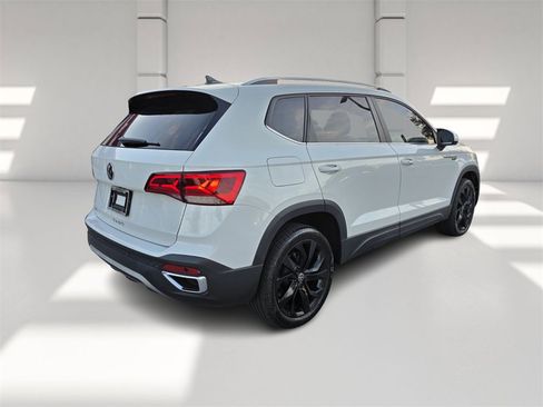 Used 2022 Volkswagen Taos SEL w/ Panoramic Sunroof Package image 4