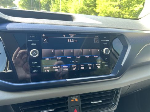 Certified 2023 Volkswagen Taos SE w/ Panoramic Sunroof Package FWD image 21