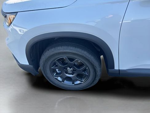 Used 2023 Honda Pilot TrailSport image 17