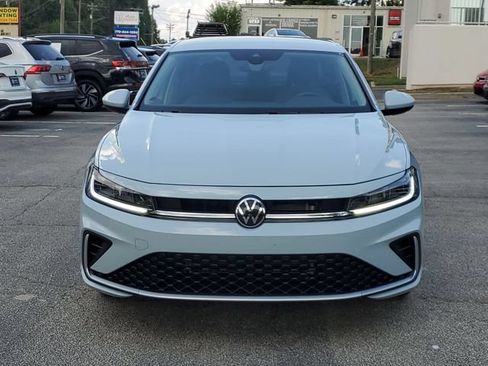 Certified 2025 Volkswagen Jetta SE FWD image 2