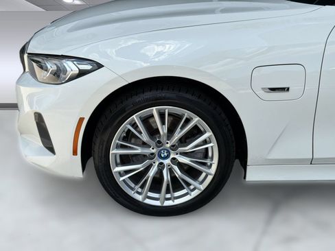 Used 2023 BMW 330e xDrive w/ Premium Package AWD/4WD image 12
