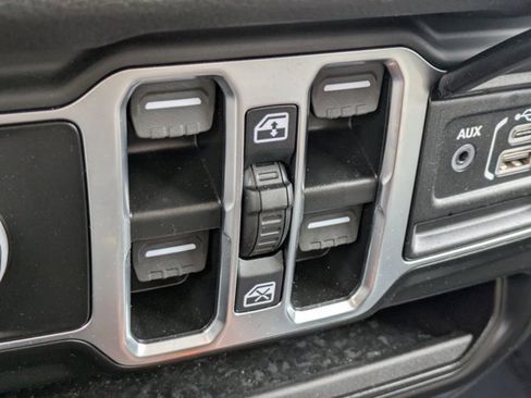 Used 2025 Jeep Gladiator Sport image 20