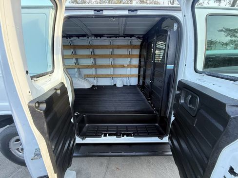 Used 2018 GMC Savana 2500 w/ Driver Convenience Package image 12