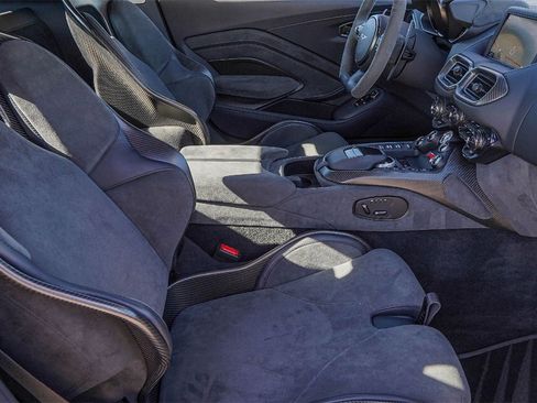 Used 2023 Aston Martin V8 Vantage Coupe image 40