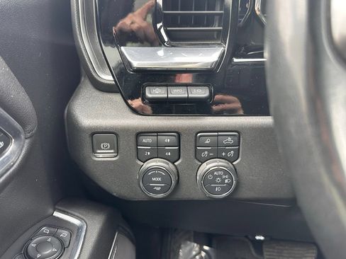 Used 2023 Chevrolet Silverado 1500 High Country w/ Technology Package AWD/4WD image 31