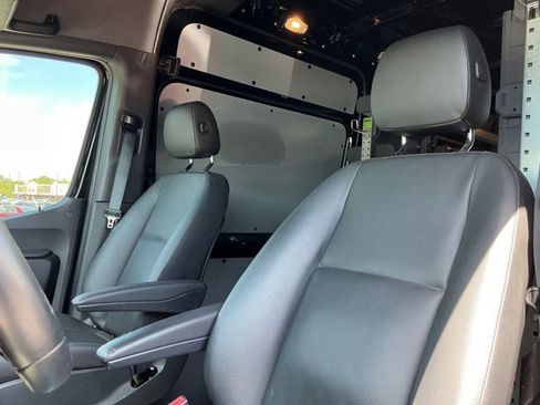 Used 2022 Mercedes-Benz Sprinter 2500 image 12