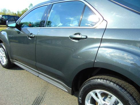Used 2017 Chevrolet Equinox LS AWD/4WD image 30