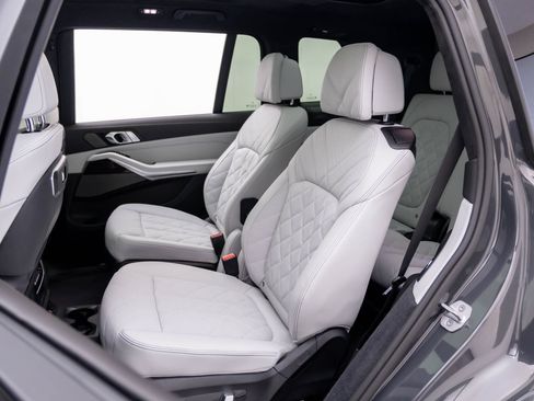 Certified 2026 BMW X7 xDrive40i w/ Executive Package AWD/4WD image 19