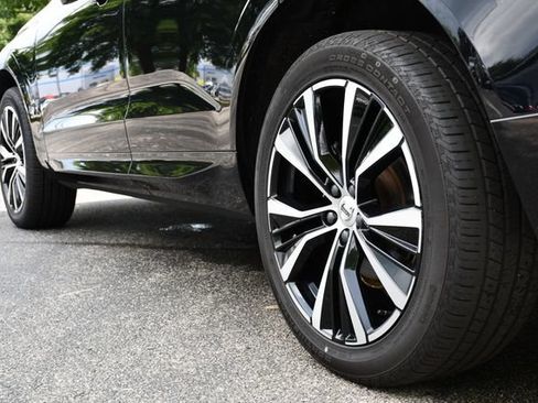 Used 2024 Volvo XC60 B5 Plus w/ Climate Package AWD/4WD image 9