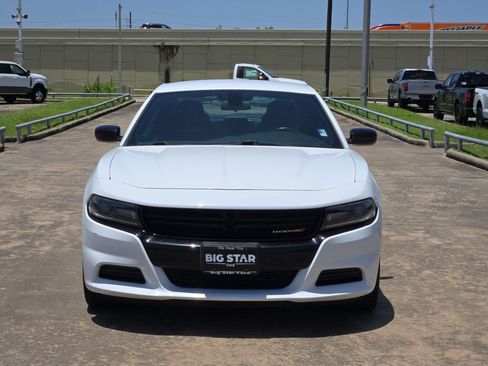 Used 2018 Dodge Charger SXT w/ Blacktop Package RWD image 9