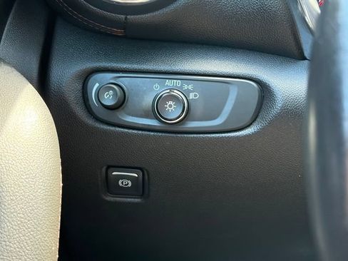 Used 2019 Chevrolet Blazer Premier w/ Driver Confidence II Package FWD image 19