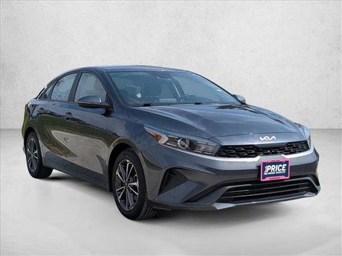 Used 2023 Kia Forte LXS w/ LXS Technology Package image 3