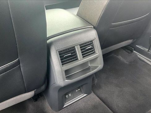 Used 2022 Volkswagen Atlas Cross Sport SE image 39