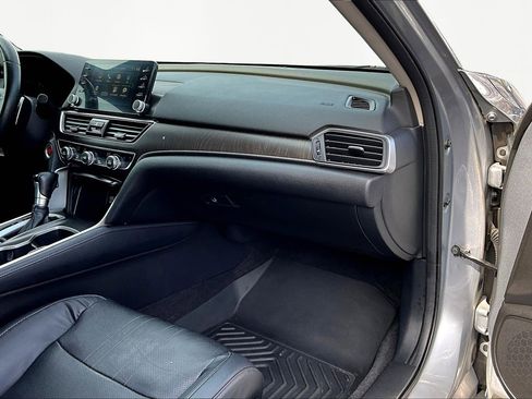 Used 2018 Honda Accord Touring image 27