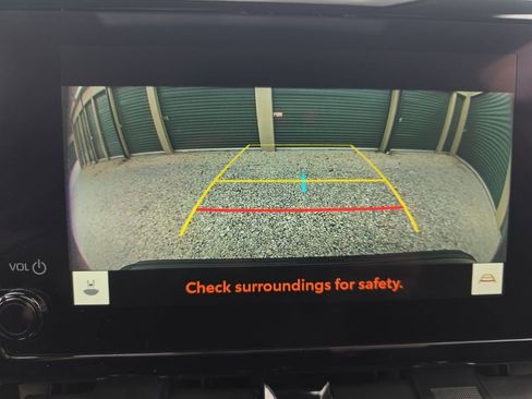 Certified 2023 Toyota Corolla Cross XLE image 24