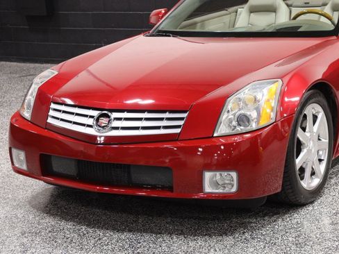 Used 2005 Cadillac XLR RWD image 13